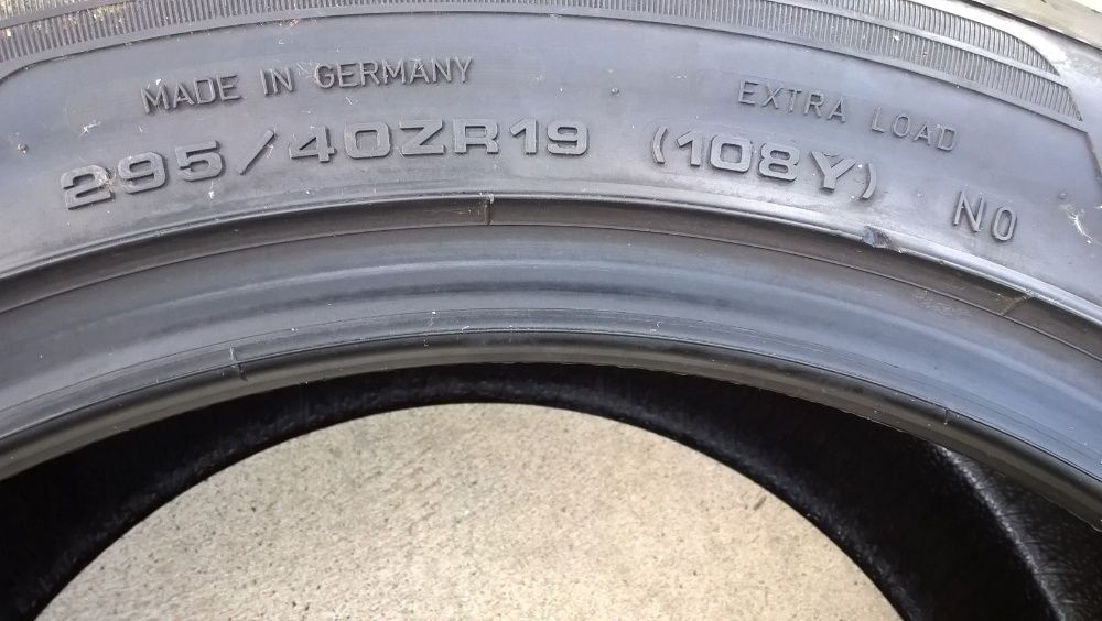 O anvelopa de vara 295 40 19 goodyear asymmetric 3 cu 7,3 mm