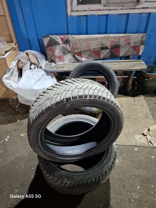 Шины на легковую машину 215,45,17