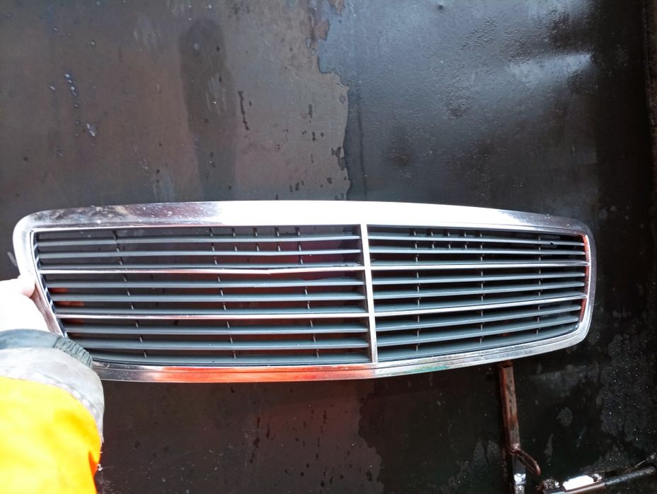 Grilă radiator Mercedes C220 an 2004