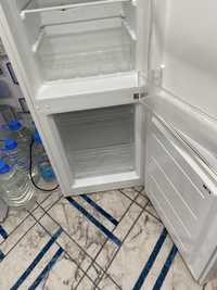 Холодильник Midea в отличном состоянии. Почти новый.