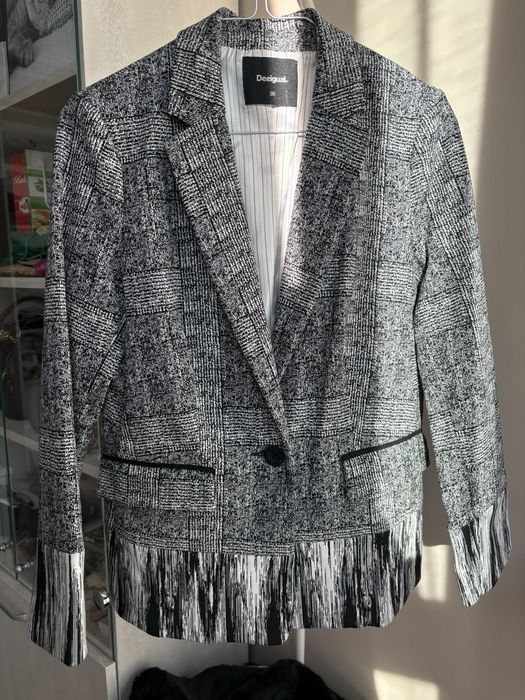 Спортно-елегантно сако Desigual