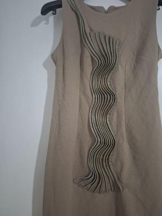 Рокля 2 за цената на 1, красива комбинация в бежов цвят