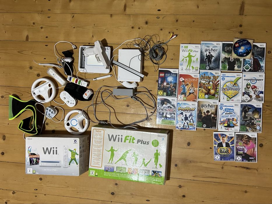 Consola Nintendo Wii + diverse manete + jocuri