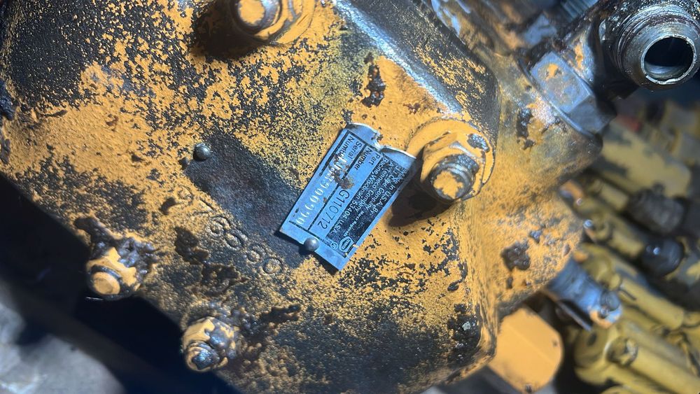 Vand Distribuitor pentru Buldoexcavator Case  580