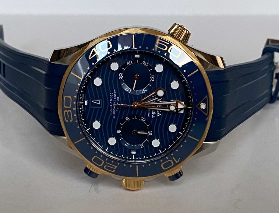 Часовник Omega Seamaster Diver Chronograph 44mm 18К Злато и Керамика;