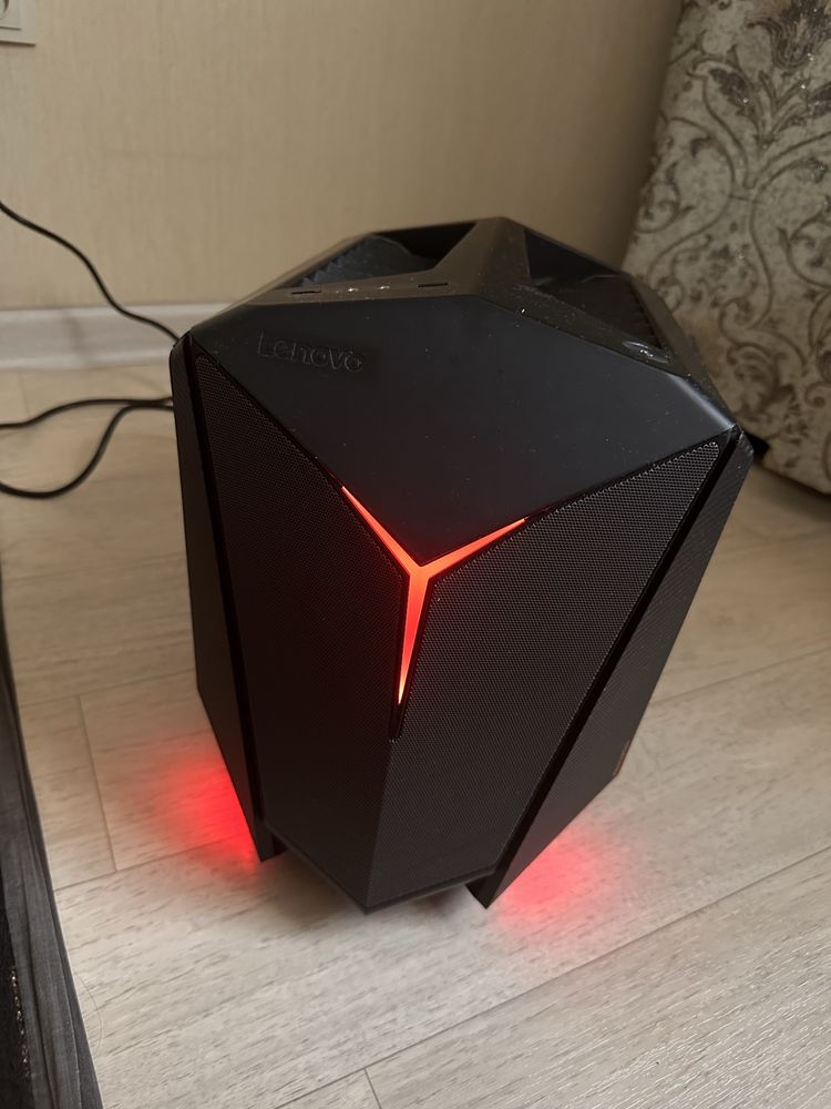 Продается игровой процессор Lenovo Ideacentre Y720 Cube с клавиатурой