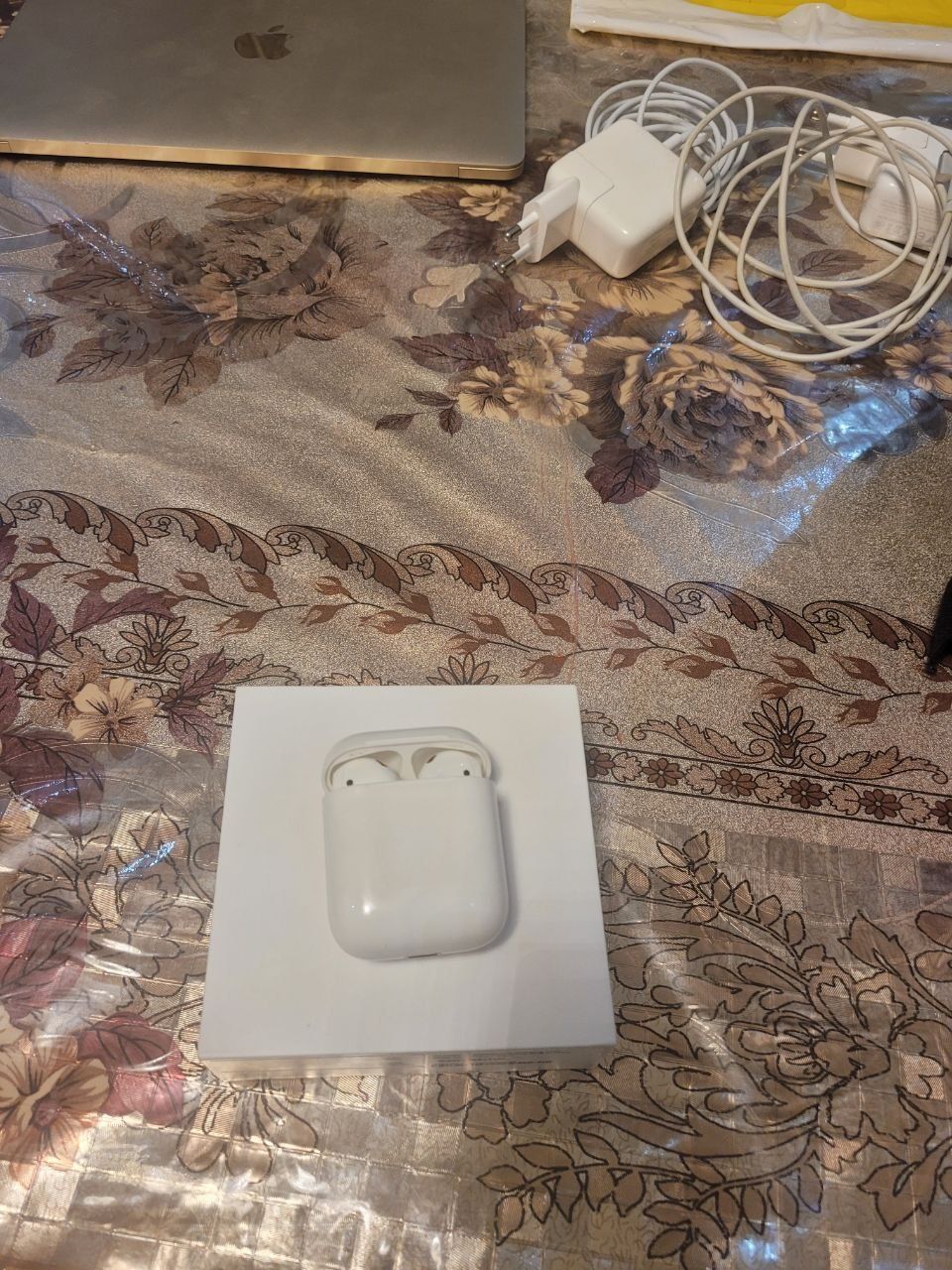 Watch.air pods.zaryadchik.mac book.ps4 game