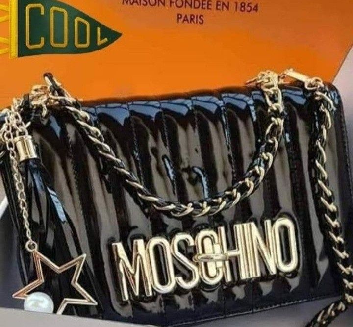 Geanta Moschino super model,logo metalic auriu