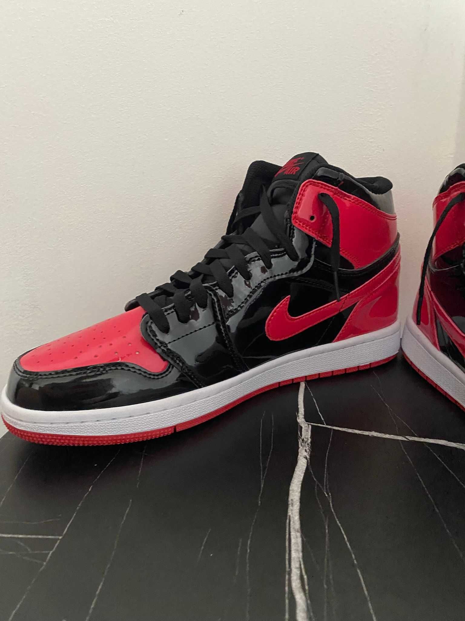 Air Jordan 1 High Patent Bred