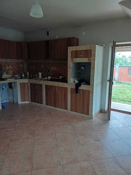 Casă cu etaj de vânzare