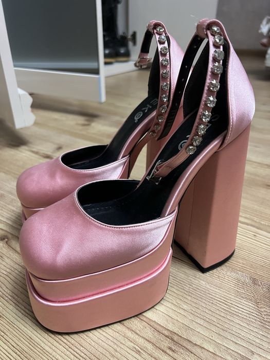 Дамски обувки на ток розови