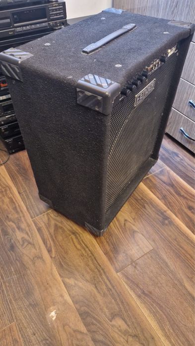 Vand amplificator de bass FENDER