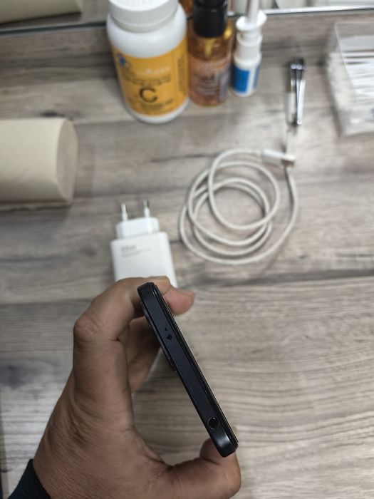 Prodam srochno Redmi note 12  256 gb , komplekt, chetko rabotaet