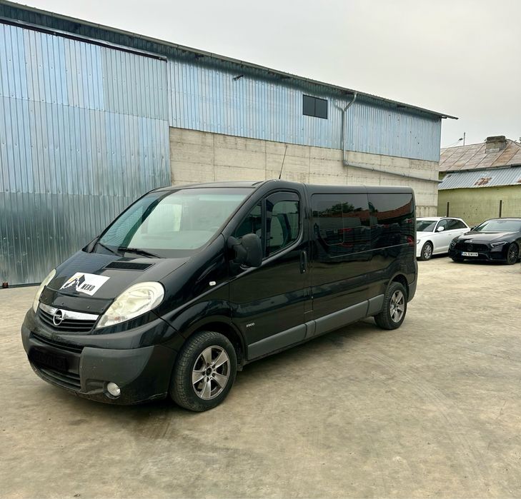 Opel Vivaro 8+1 locuri extra lung si clima pe spate inclusiv webasto