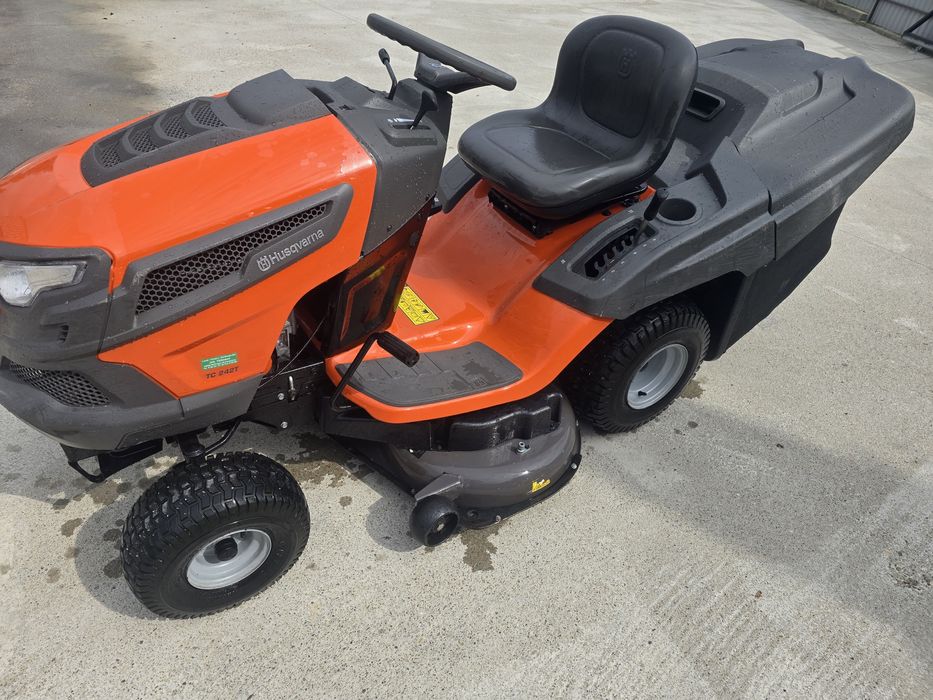 Tractoras Husqvarna TC 242T an 2020