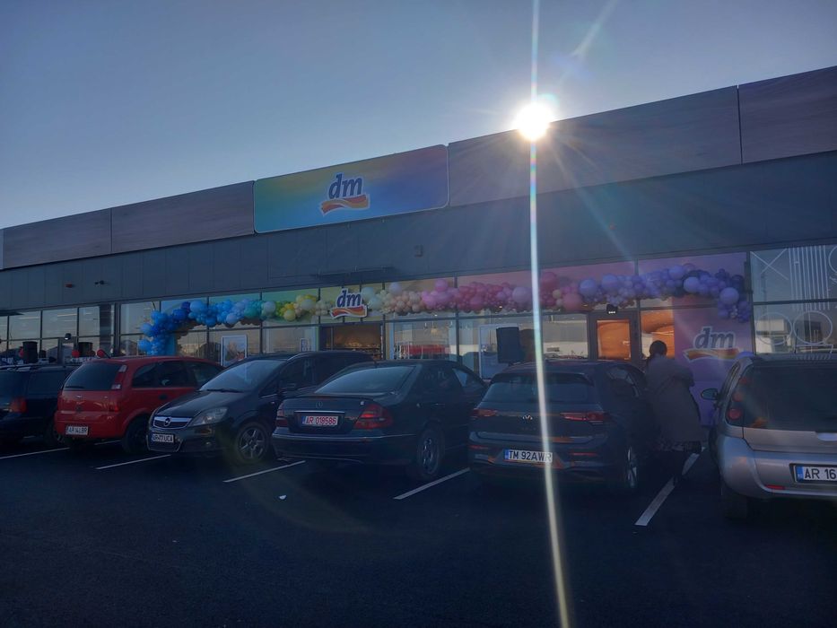 Inchiriem spatiu comercial 1166 mp Funshop Park Arad