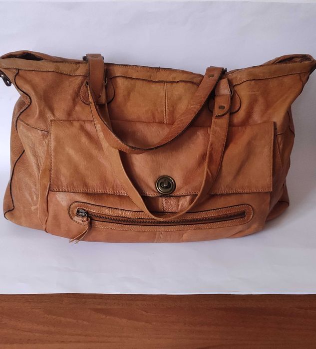 Pieces маркова пътна чанта от естествена кожа