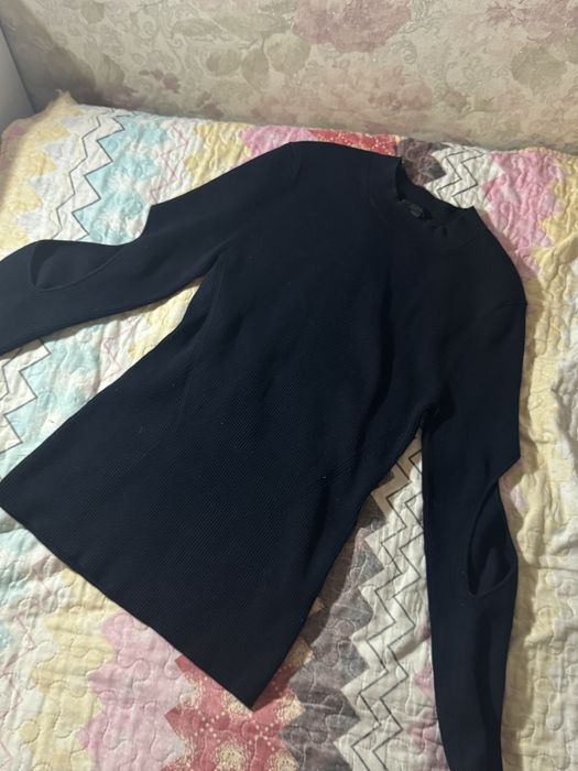 Кофта COS с вырезом у плечей