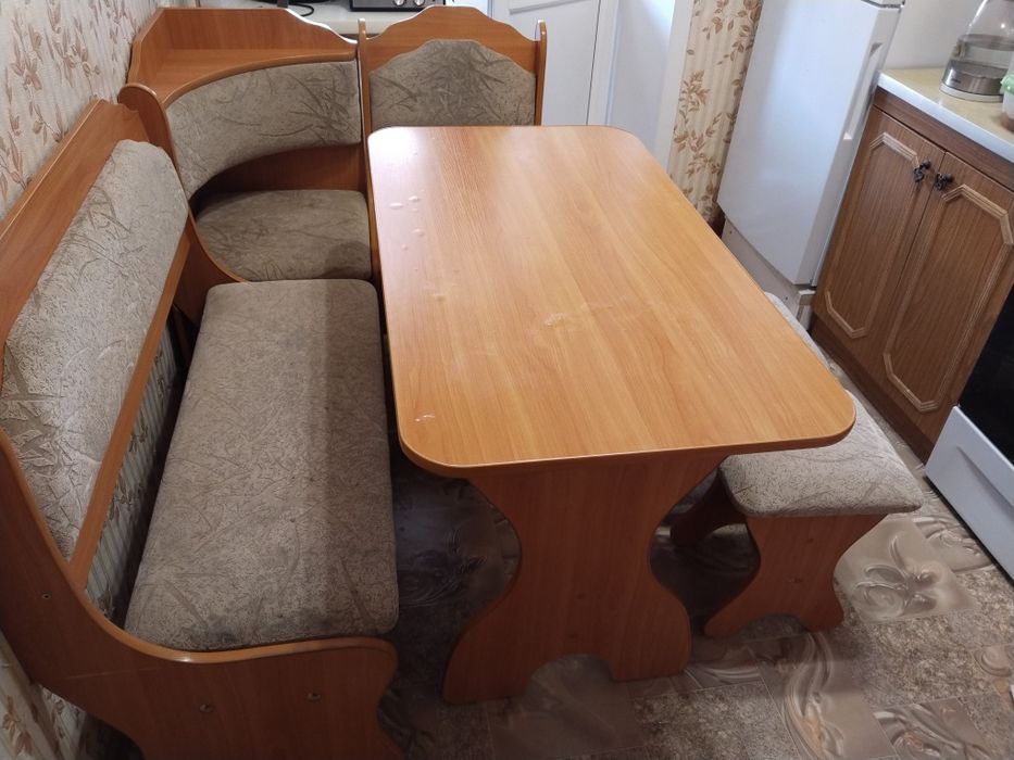 Продам обеденная зона диван и стол