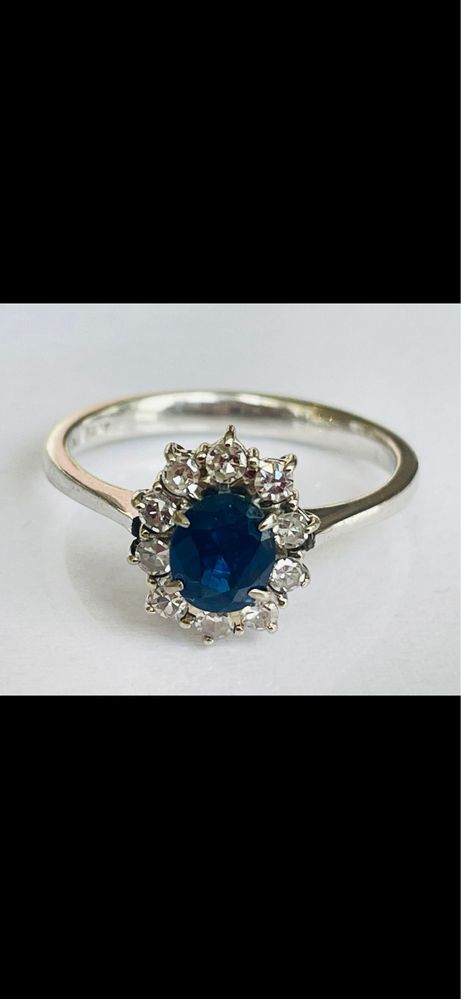 Inel aur 18 k cu safir central natural si diamante naturale