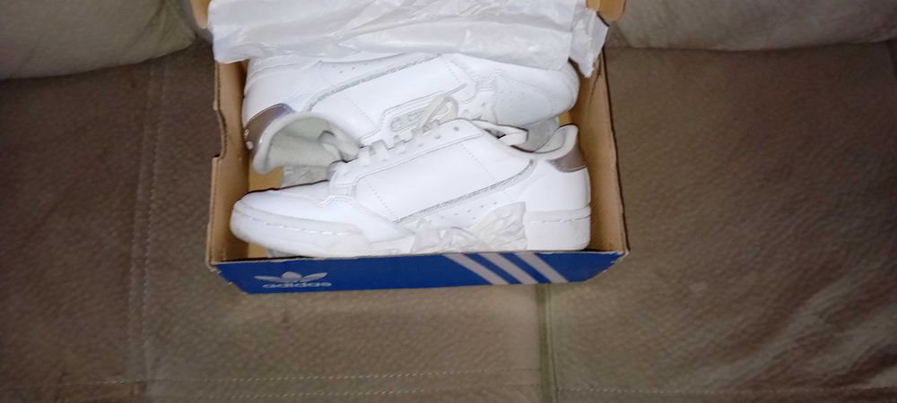Продавам маратонки Adidas continental 80W естествена кожа