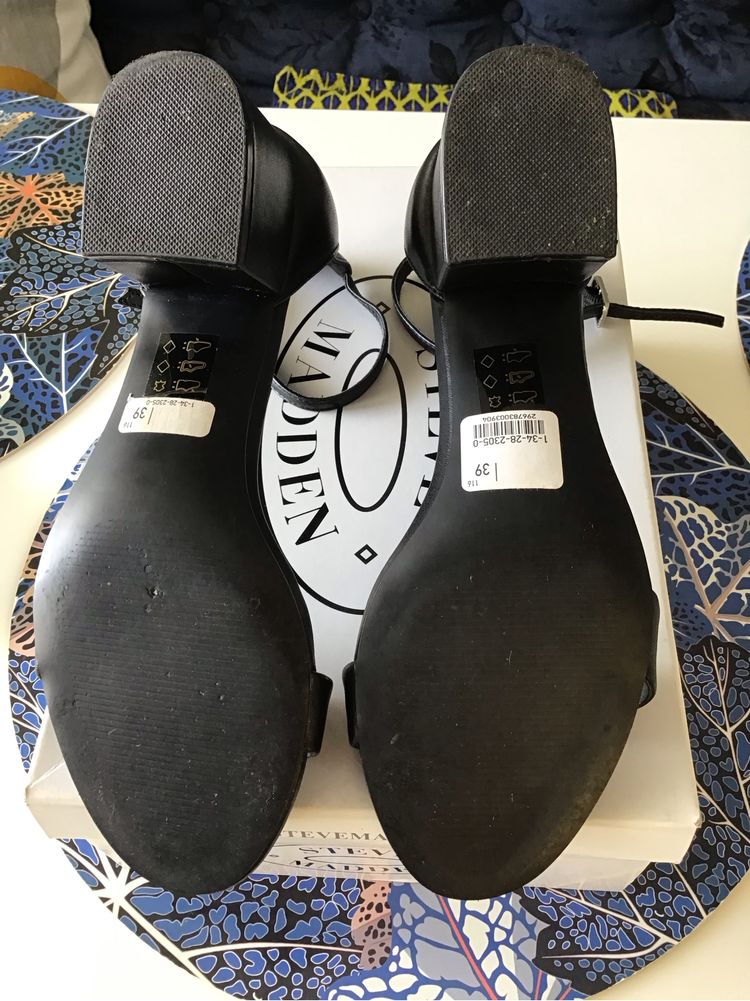 Продавам черни дамски  сандали STEVE MADDEN 39 номер
