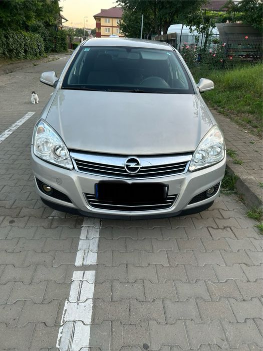 Opel astra facelift