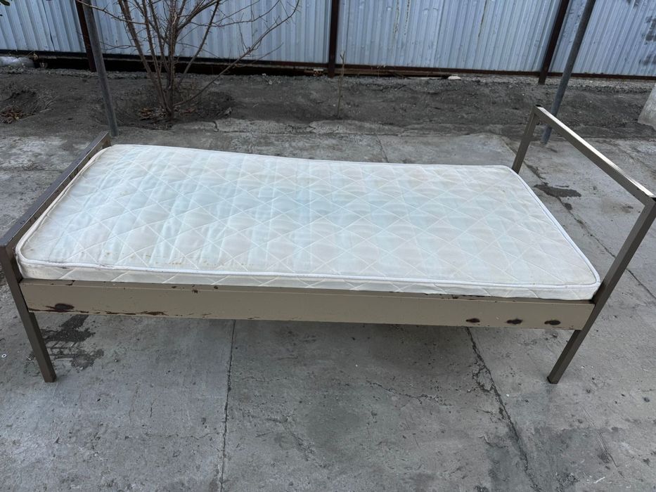 Кровать металлическая