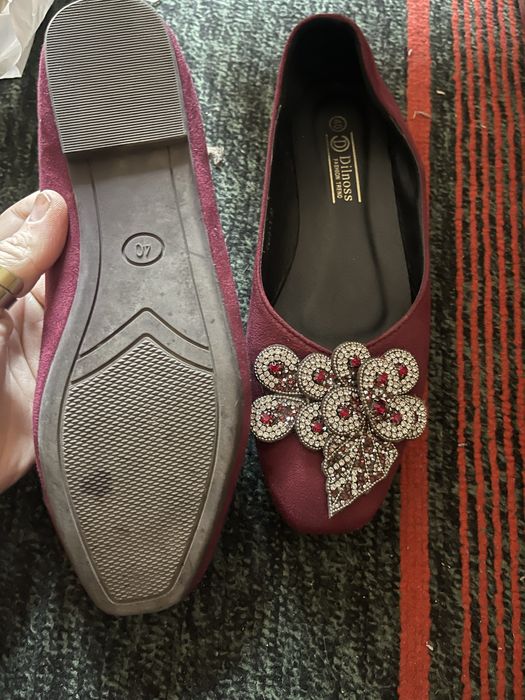 Ayollar oyoq kiyimlari