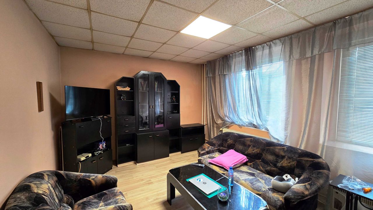 Продава се Тристаен апартамент в Перник, Център - 74 кв.м за 1109 €/кв.м - Снимка #3