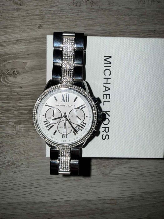 Часовник Michael Kors НОВ !