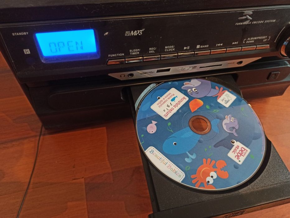 combina audio cu cd, caseta și disc vinil