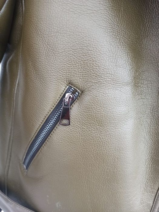 Продаю  женскую кожаную  дублёнку