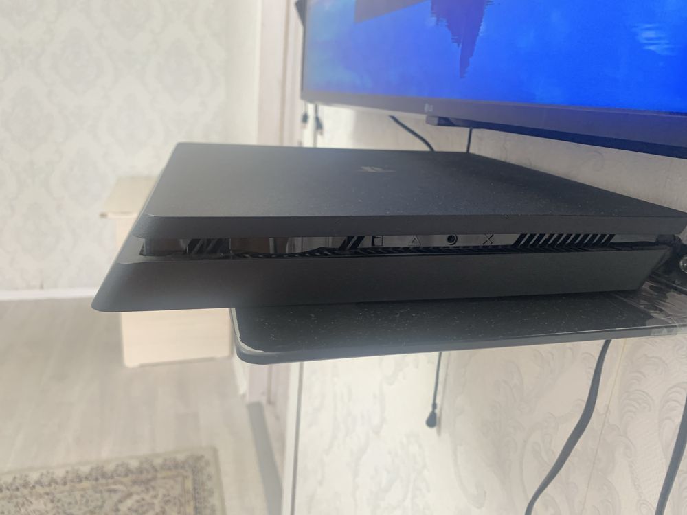 Ps 4 slim 1 tb почти новая