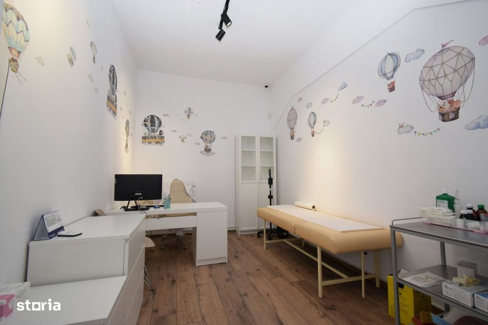 Casa demisol, parter, mansarda, langa Muzeul Olteniei, teren 418 mp, 1