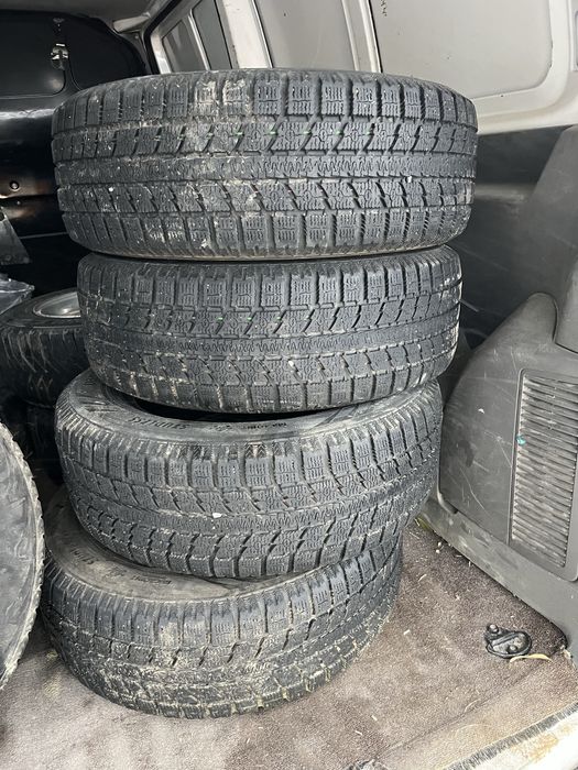 Зимняя резина и диски на мерседес в хорошем состоянии