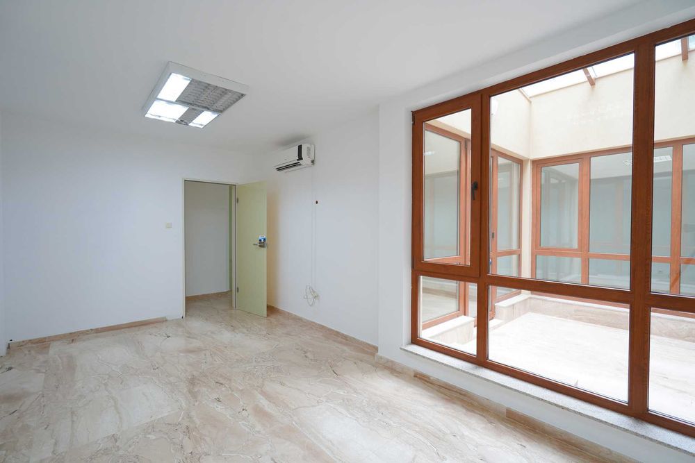 Продава се  в Варна, Център -  кв.м за 0 €/ - Снимка #7