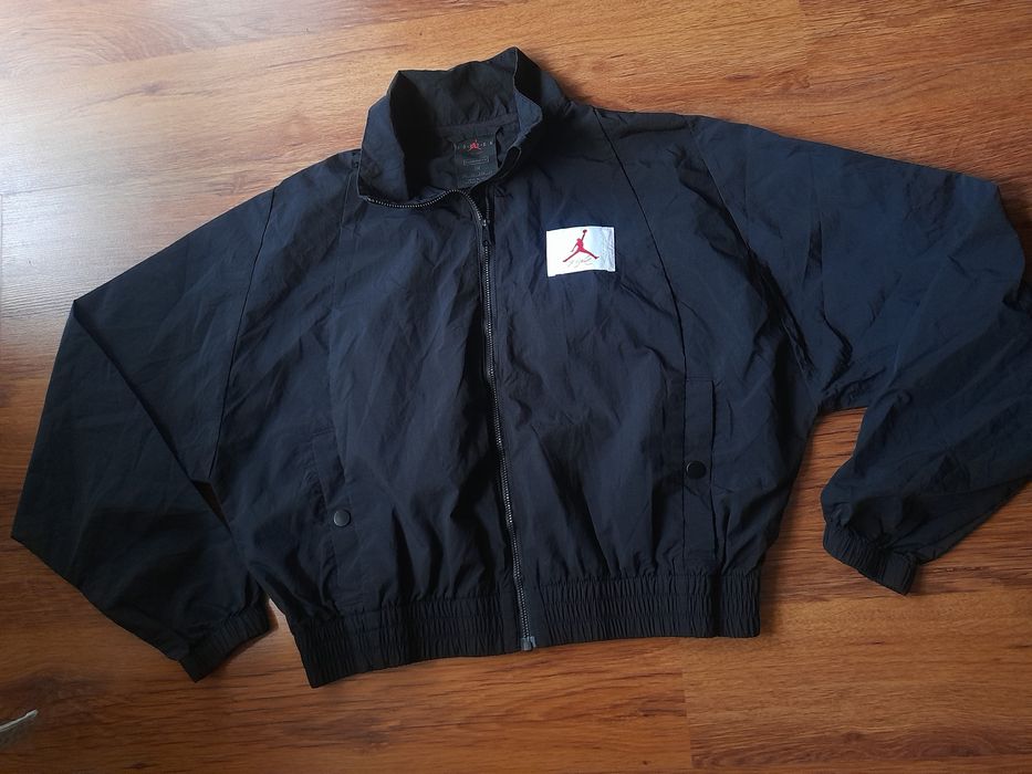 Jordan дамско яке XS- S размер.