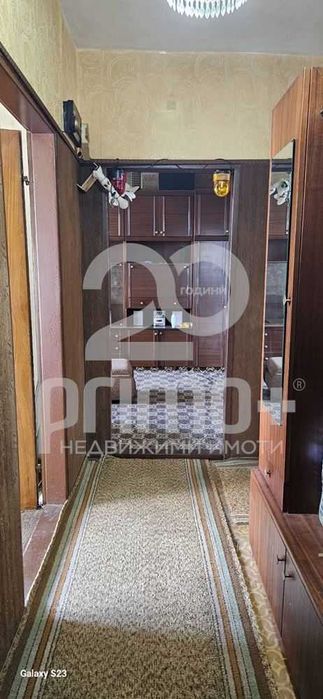 Тристаен, панелен апартамент
