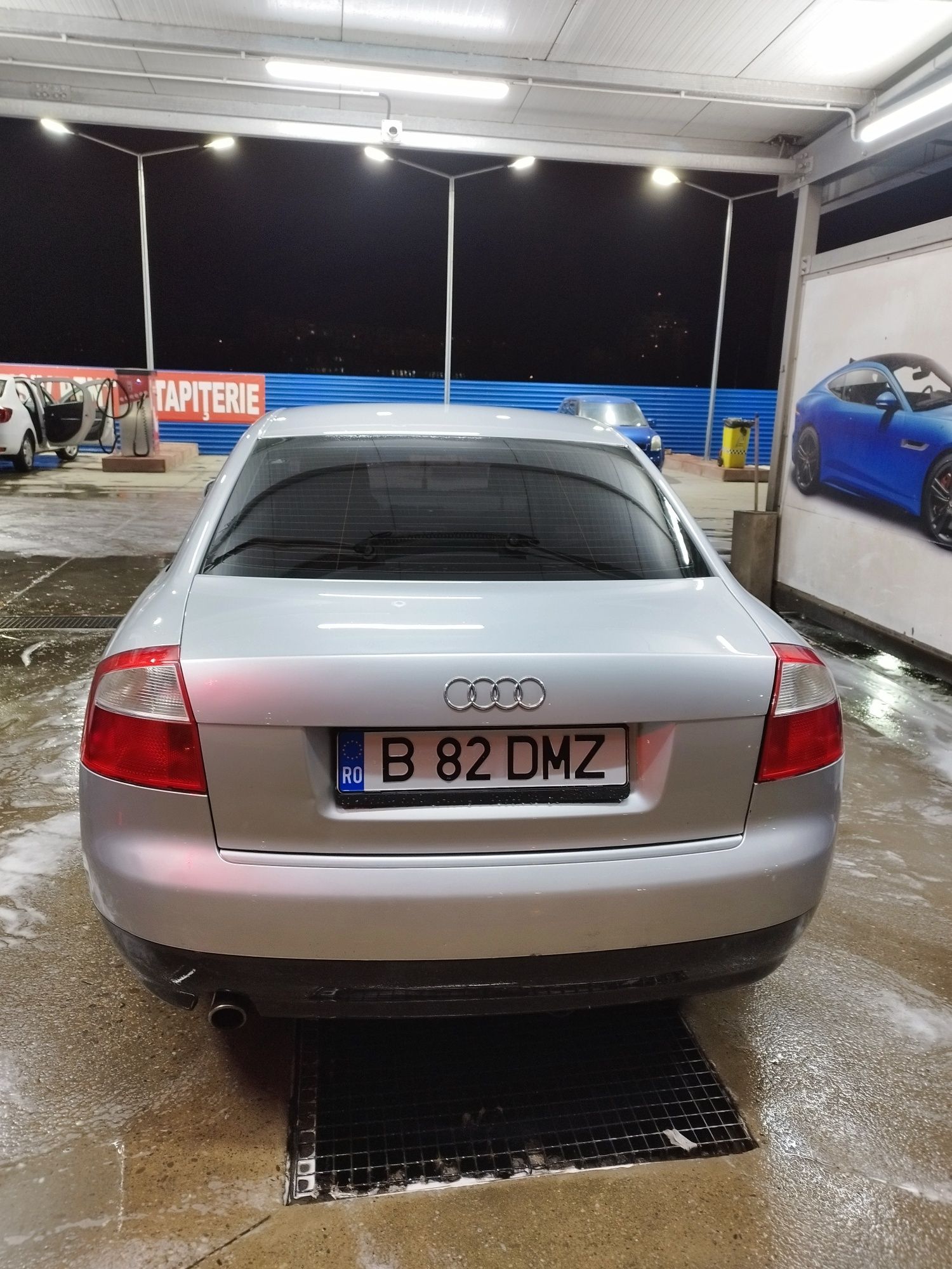 Audi A4 B6 an 2002 1.6 benzina vând schimb accept și variante1550eur