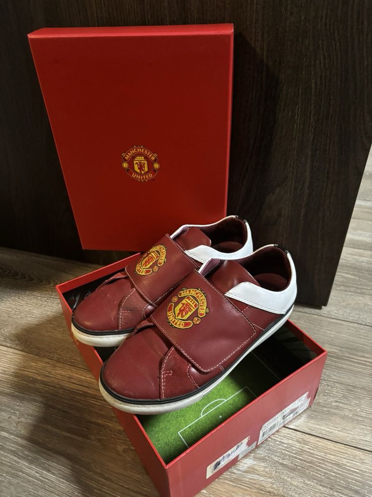 Оригинални обувки на Manchester united