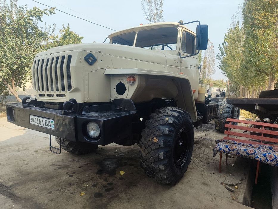 Урал авто кран шасси 2005 йил срочно сотилади