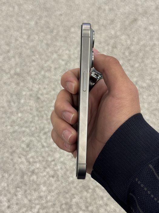 Iphone 15 pro kar dak bor