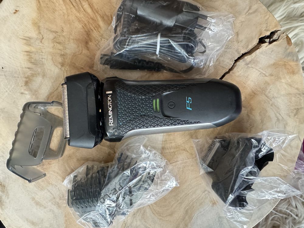 Електрическа самобръсначка Remington F5000 E51