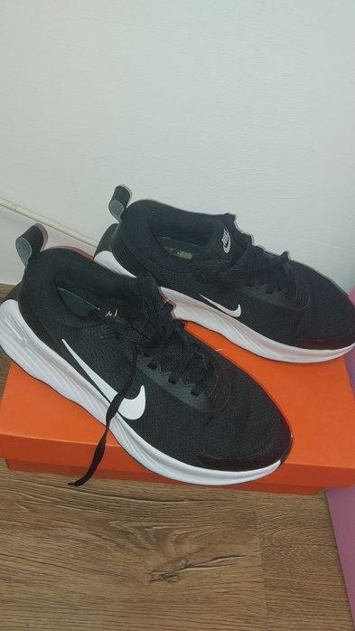 Adidasi dama nike