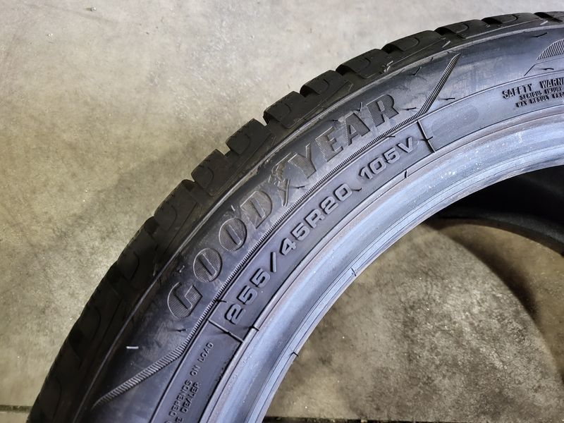 255/45/20 GOODYEAR 4бр