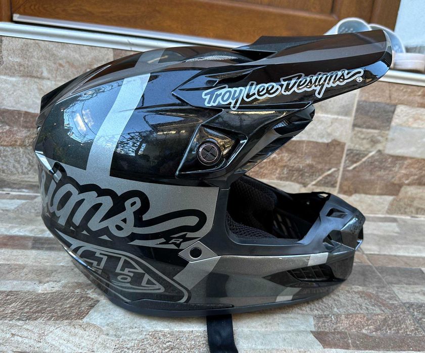 Каска TLD SE5  размер S