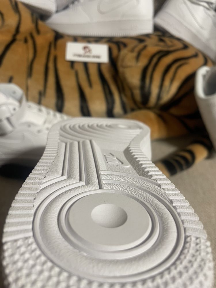 Nike Air Force 1 Mid Triple White