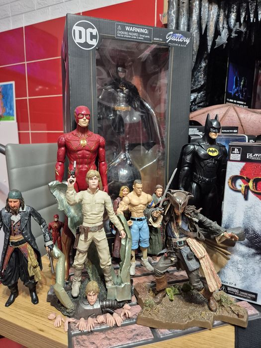 Figurine marvel legend batman diorama etc..