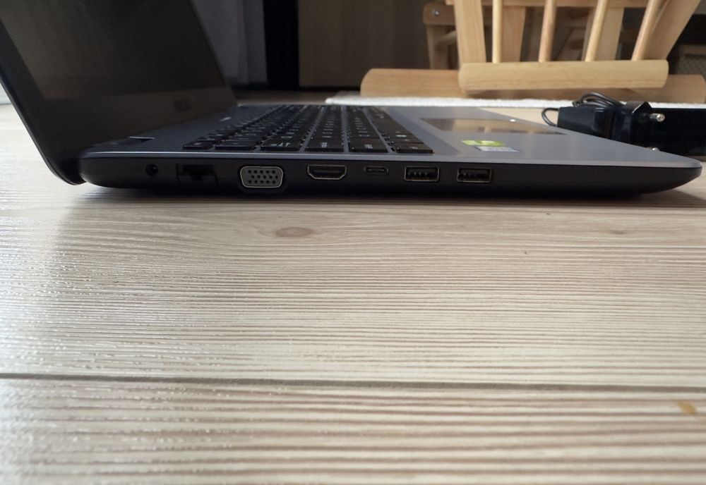 Laptop ASUS VivoBook 15 i7-8550U 15.6 8GB 1TB NVIDIA GeForce+SSD 500GB